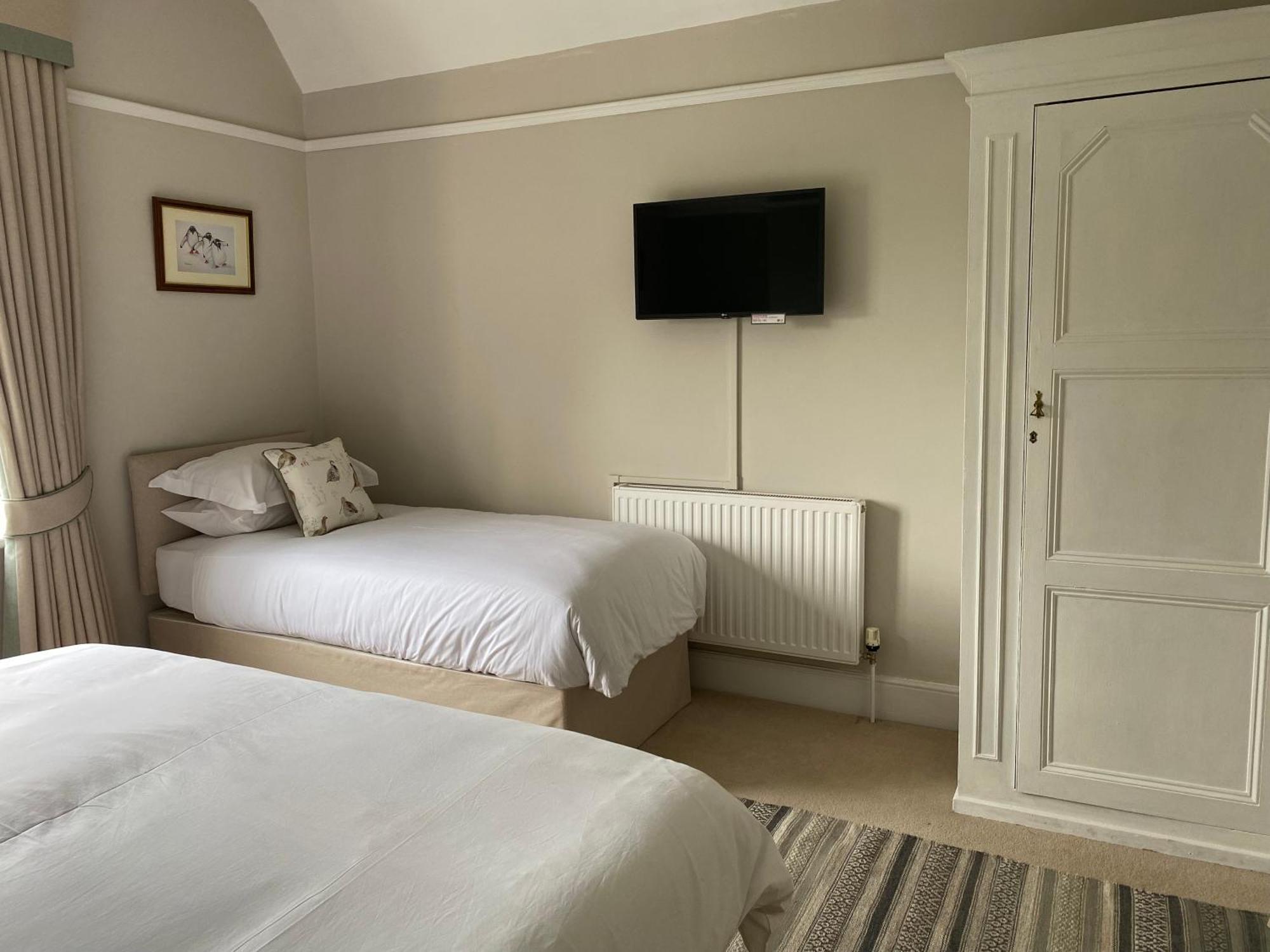 Burleigh House B And B Bed & Breakfast Тенбъри Екстериор снимка